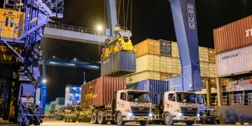 Mengenal Stevedoring: Proses Bongkar Muat Kapal