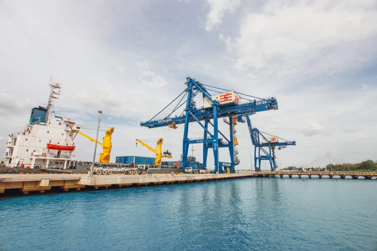Manajemen Operasional Pelabuhan: Pilar Utama Efisiensi Logistik Maritim
